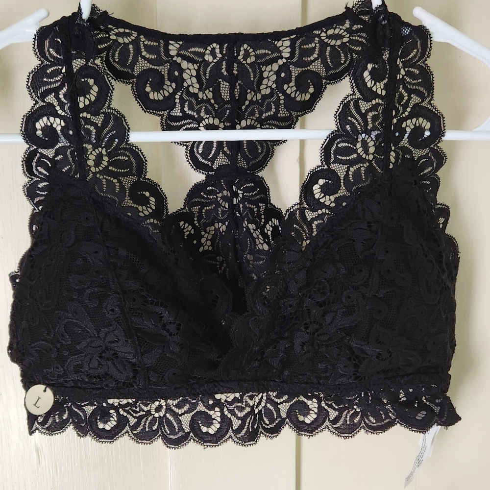 Women's razorback bracelet